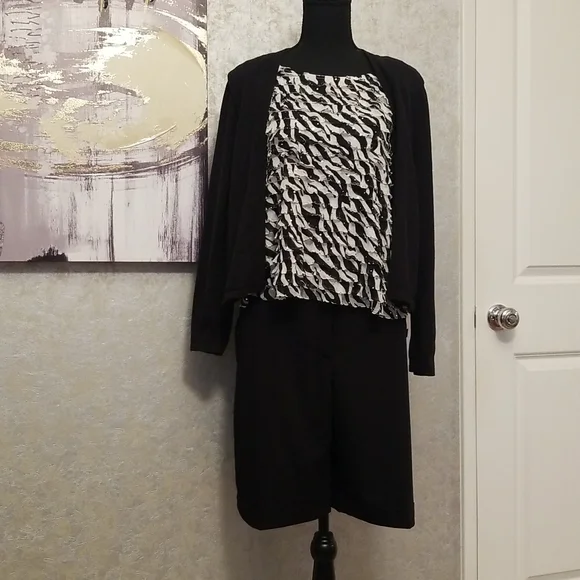 2/$22.00 Petite Size 14 knit top and short set - Picture 2 of 9